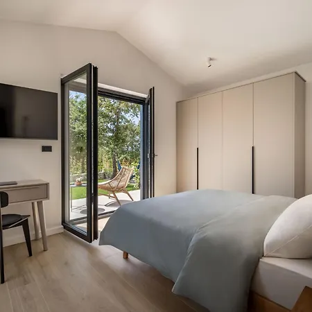 Nux By Interhome *