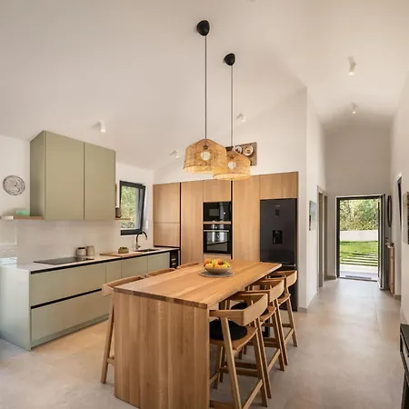 Nux By Interhome